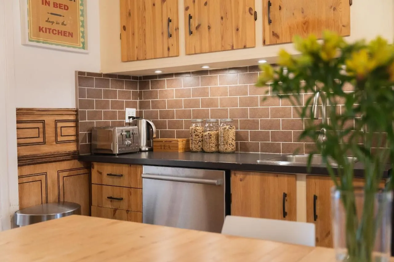 Bed And Breakfast Du Village Bbv Montreal Canada