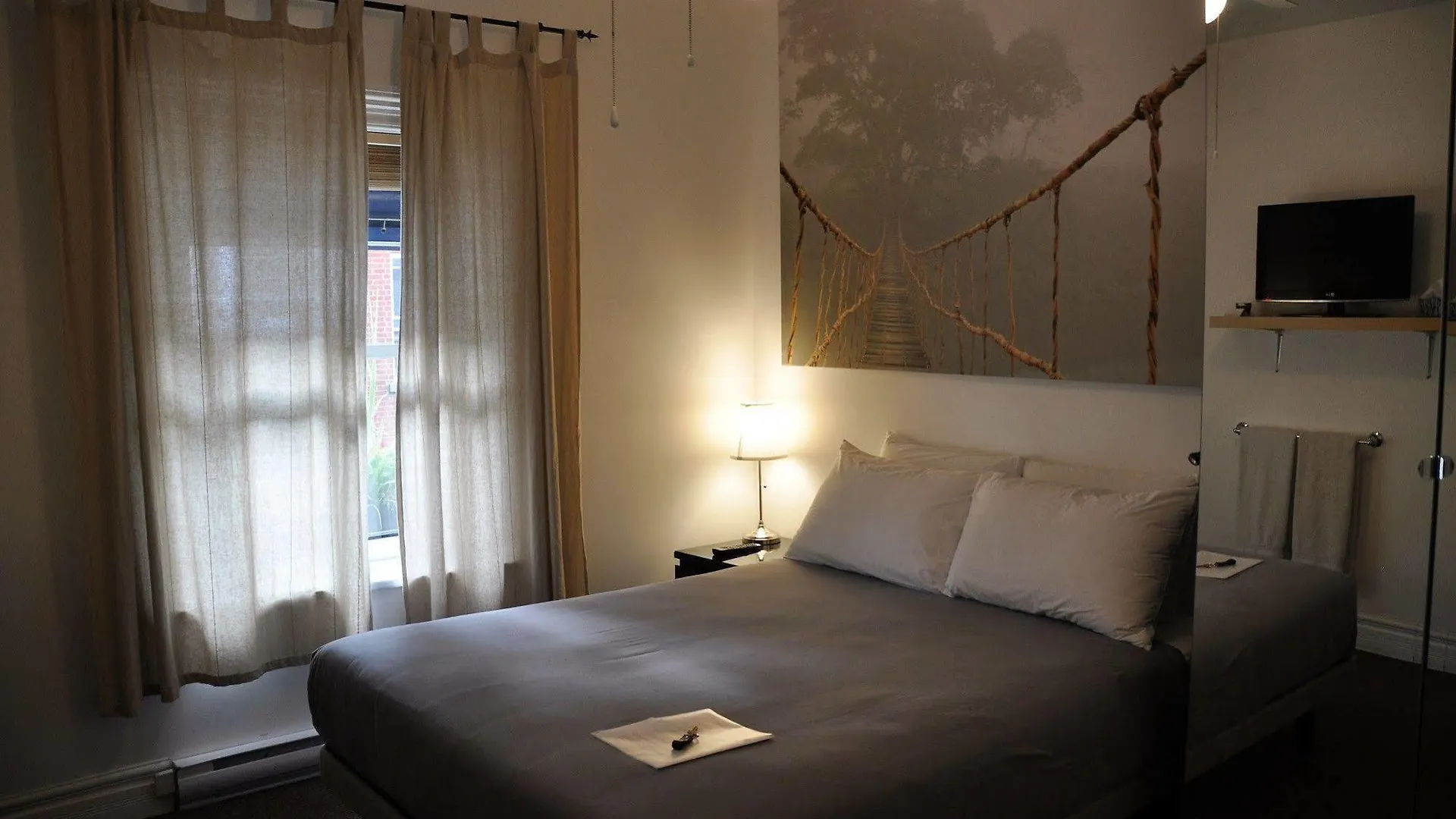 Bed And Breakfast Du Village Bbv Montreal Bed & Breakfast