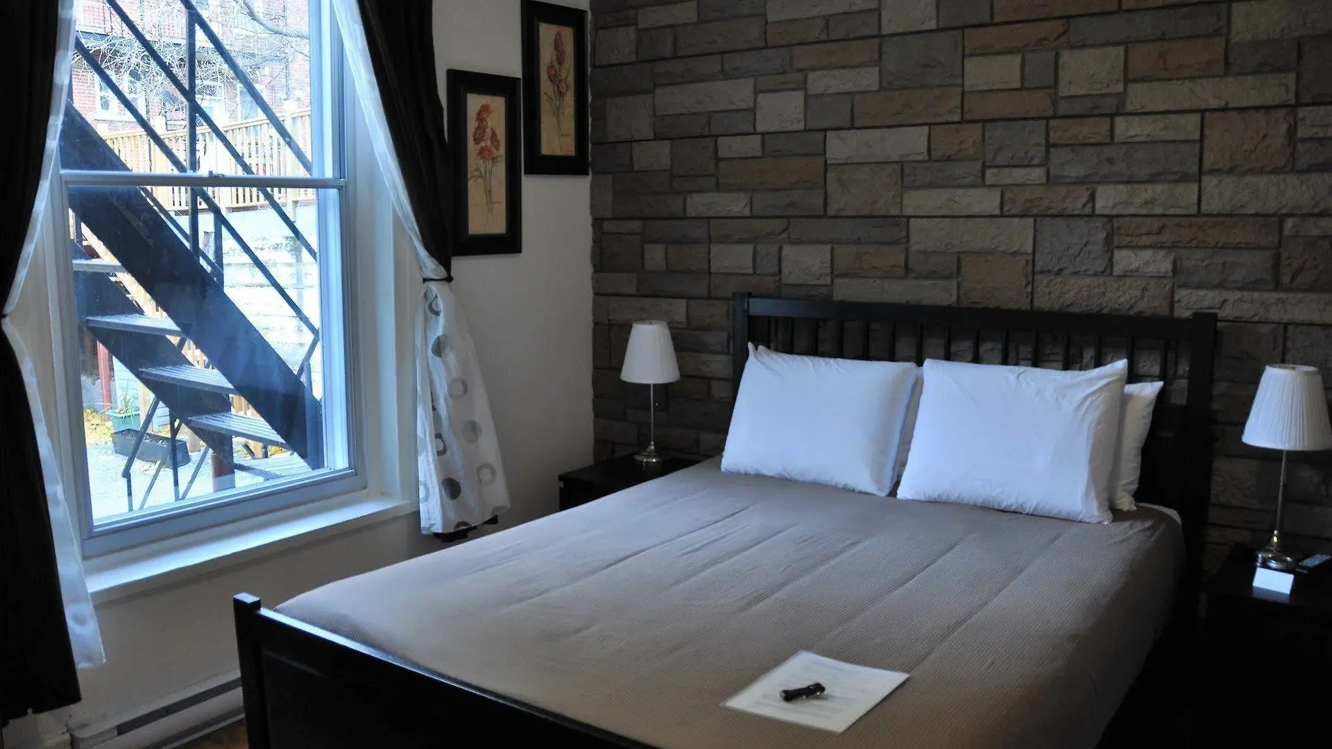 Bed And Breakfast Du Village Bbv Montreal Bed & Breakfast